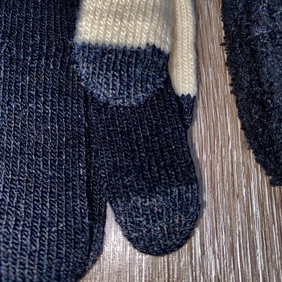 OLD NAVY MAGIC GLOVES AND COZY SOCK BUNDLE - Picture 2 of 6